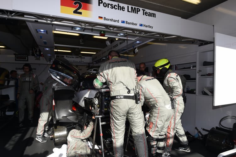 Der Porsche 919 Hybrid in der Box