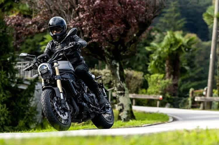 Benelli Leoncino 800: Nach der Einstellung der legendär durstigen Dreizylinder mit 1130 ccm erweitert Benelli das Modellprogramm mit zwei 750ern wieder in die Mittelklasse