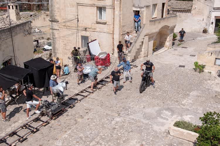 Am Filmset der neuesten Episode um James Bond: Triumph Tiger 900 und Scrambler 1200 