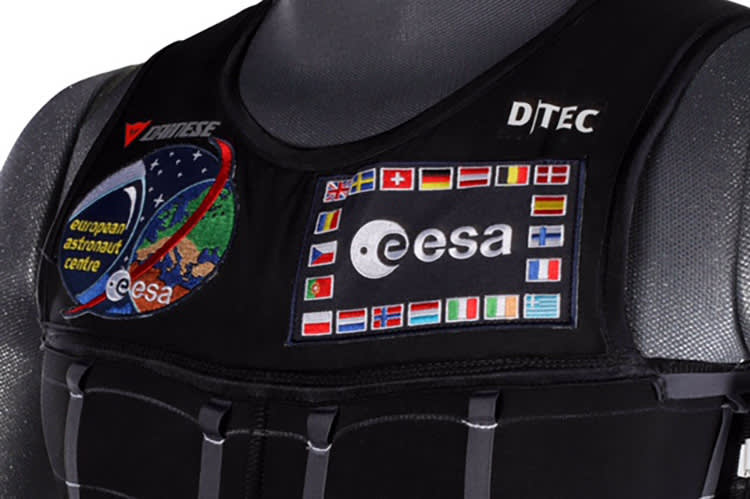 Der SkinSuit wirkt einer Verlängerung der Wirbelsäule bei Schwerelosigkeit entgegen