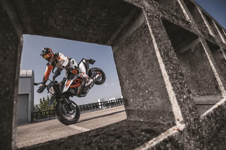 Ins Bild gestellt: KTM 690 SMC R