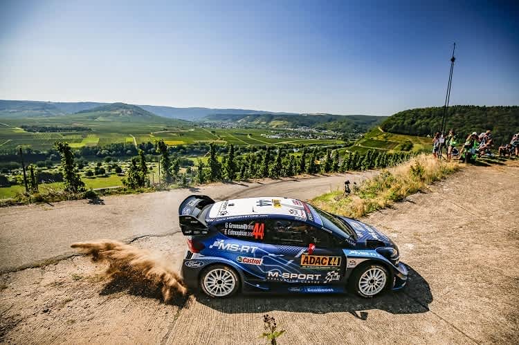 Gus Greensmith in den Weinbergen