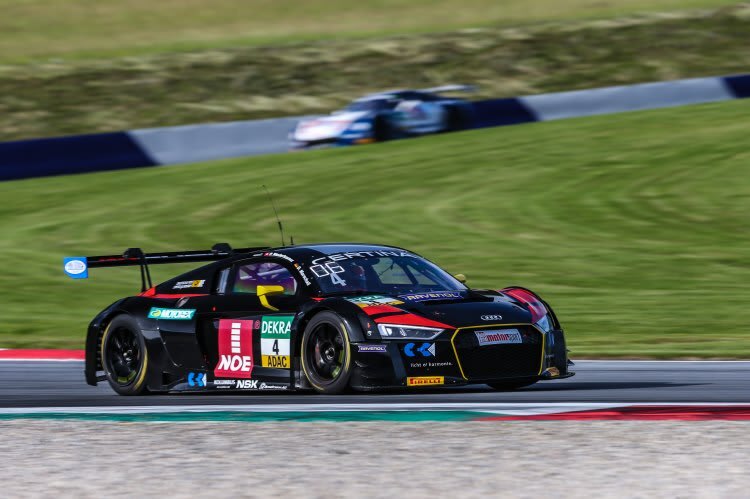 Einer der Audi R8 LMS von Aust Motorsport
