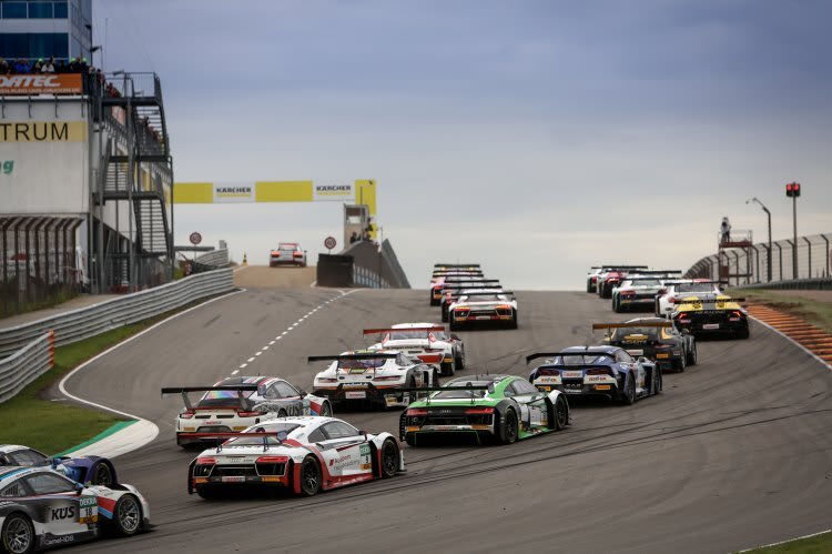 Auf dem Sachsenring geht es auch im ADAC GT Masters ordentlich bergauf und bergab