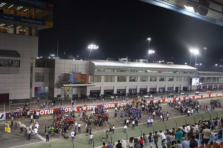 Über dem Losail Circuit und ganz Katar hängen derzeit dunkle Wolken