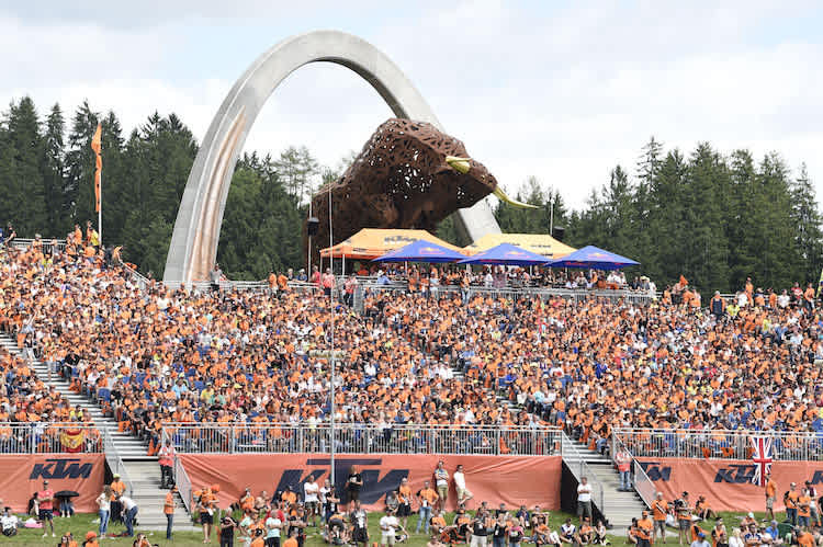 Das Herz der «Orange Family»: Die KTM-Tribüne am Red Bull Ring