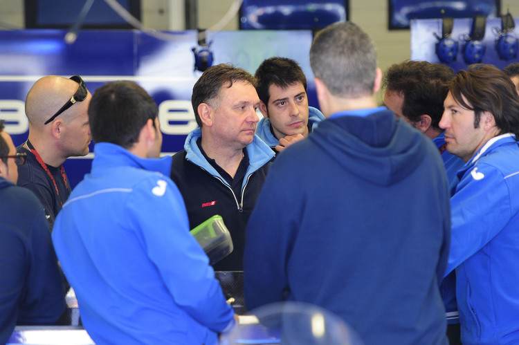 Trevor Morris von ExternPro (Bildmitte)