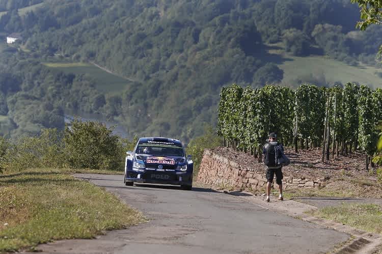 Sébastien Ogier mit Bestzeit in die ADAC Rallye Deutschland gestartet