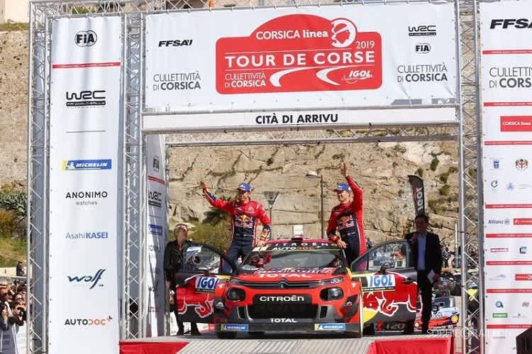 Julien Ingrassia und Sébastien Ogier auf der Zielrampe