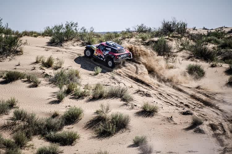 Das Ehepaar Stéphane und Andrea Peterhansel in Kasachstan