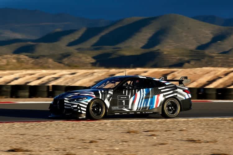 Der 2023er BMW M4 GT4 bei Testfahrten