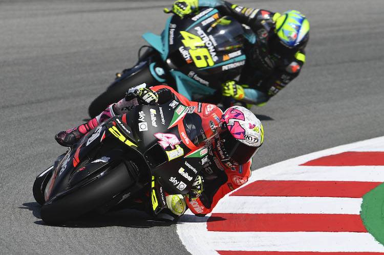 Aleix Espargaró vor Valentino Rossi