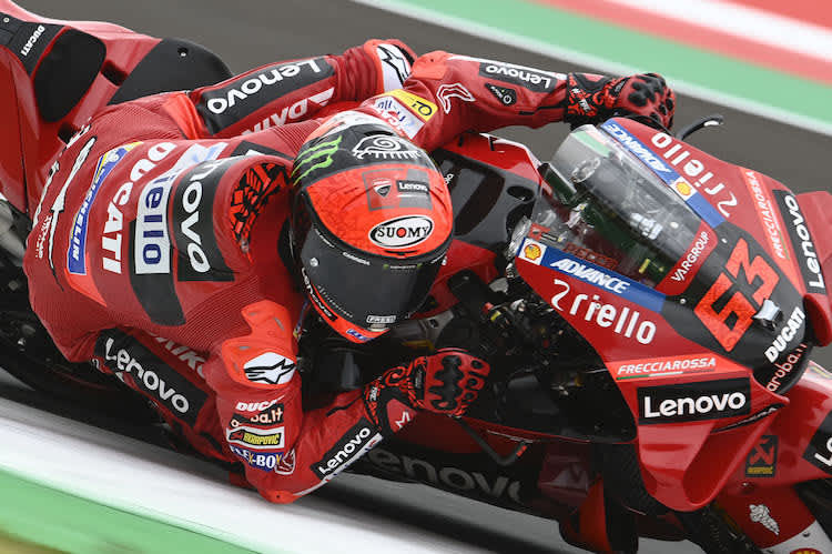 Pecco Bagnaia startet am Sonntag aus Reihe 2.