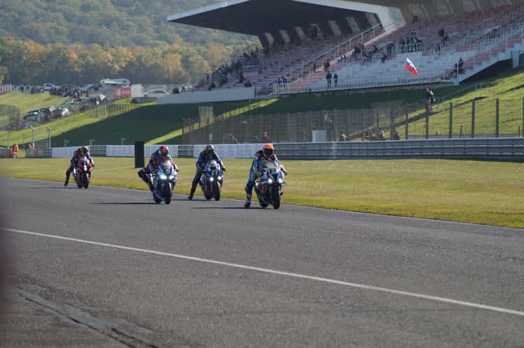 Der dreifache IDM-Champion Ilya Mikhalchik brachte BMW in Most in Führung