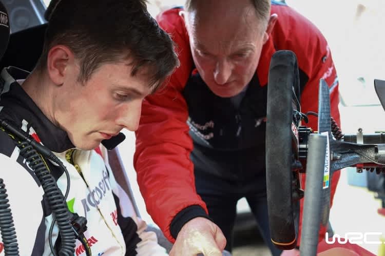 Elfyn Evans und sein Vater Gwyndaf (re.)