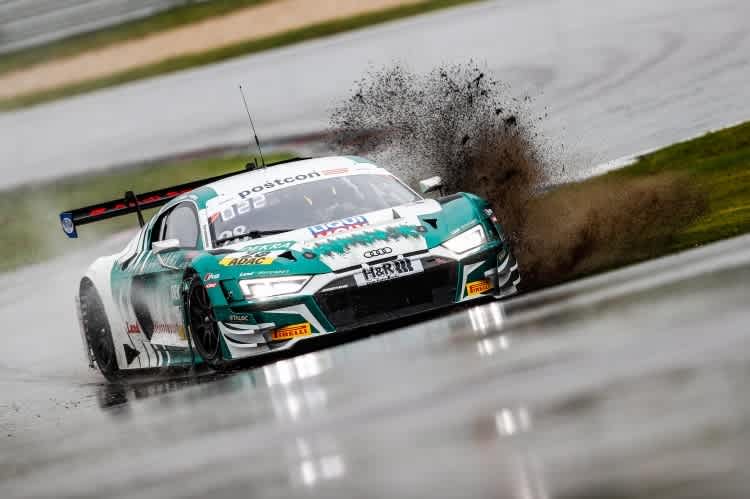 Spektakuläre Action: Ein Audi R8 LMS auf dem Lausitzring