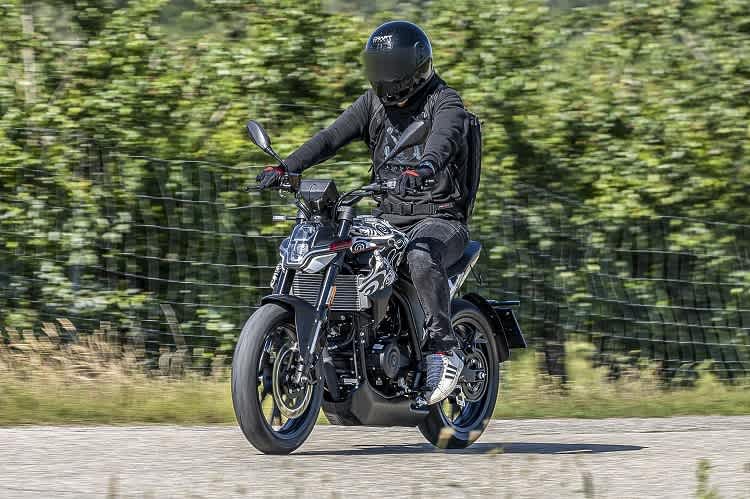 Malaguti Drakon 125: Pfiffig gestaltete, wohl praktisch fertig entwickelte 125er - mit neuem Motor?