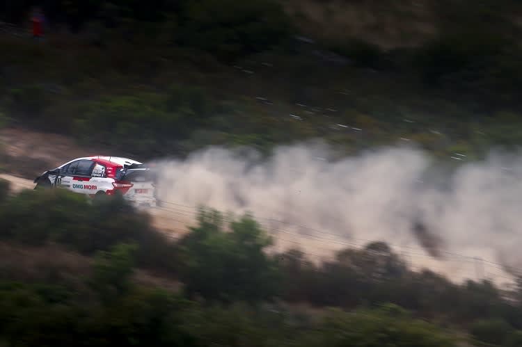 Sébastien Ogier führt sich auf Schotter wohl