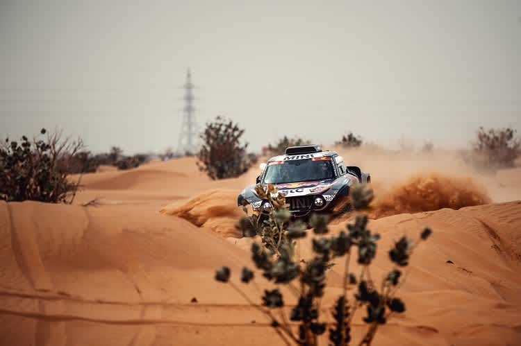 Leader Stéphane Peterhansel setzte sich leicht ab