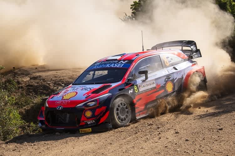 Ott Tanak führt wieder in Italien