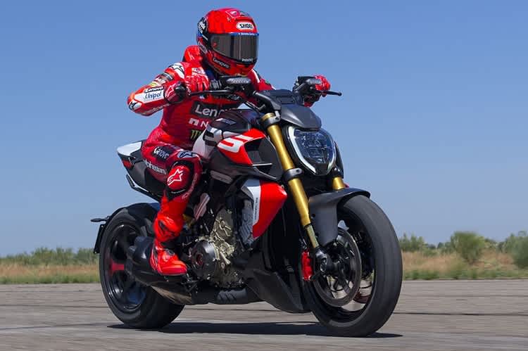 Marc Marquez auf der Ducati Diavel V4RS: von 0 auf 100 in 2,52 Sekunden