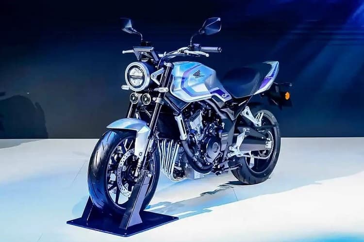 Honda CB500 Super Four: Roadster im ansprechenden und authentischen Retro-Design