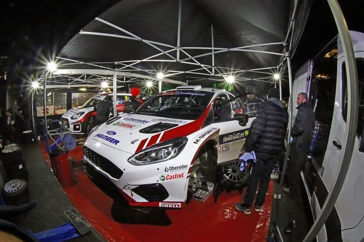 Adrien Fourmaux im Service