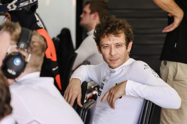 Valentino Rossi in der Box des Teams WRT