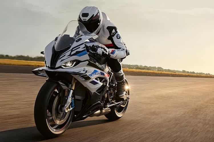 BMW S1000RR 2023: Breiter nutzbares Drehzahlband, Assistentzelektronik fürs Sliden mit Lenkeinschlagsensor