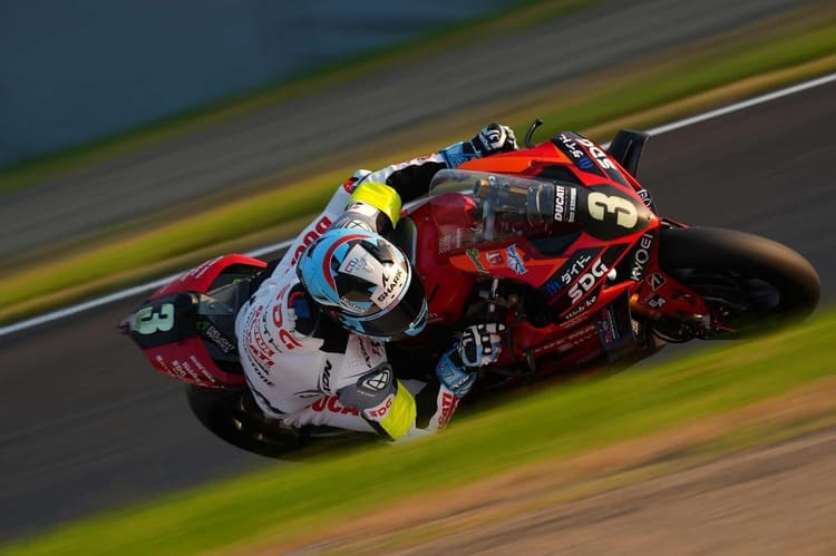 Marcel Schrötter auf der Ducati in Suzuka