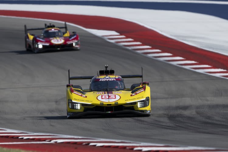 Zwei Ferrari 499P in Austin