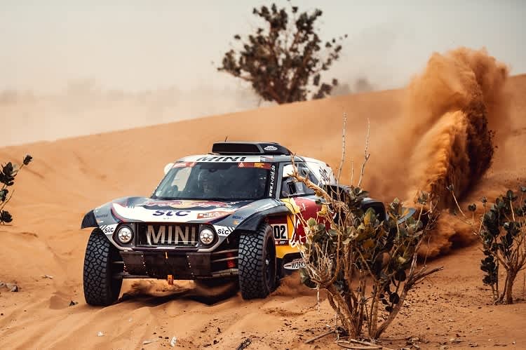 Leader Stéphane Peterhansel setzte sich leicht ab