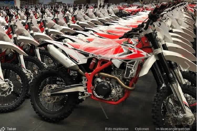 Gestohlen direkt aus dem Lagerhaus des italienischen Familienbetriebs: Ein ganzer Posten Zweitakt-Geländemotorräder von Beta