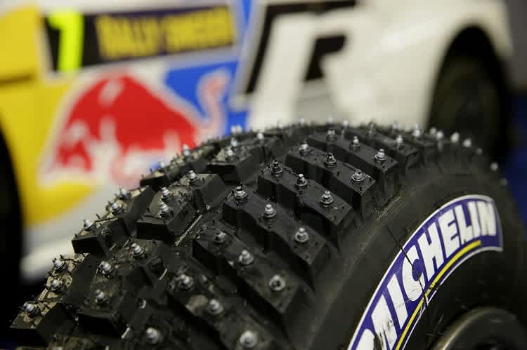 Der spezielle Spike-Reifen für Schsweden