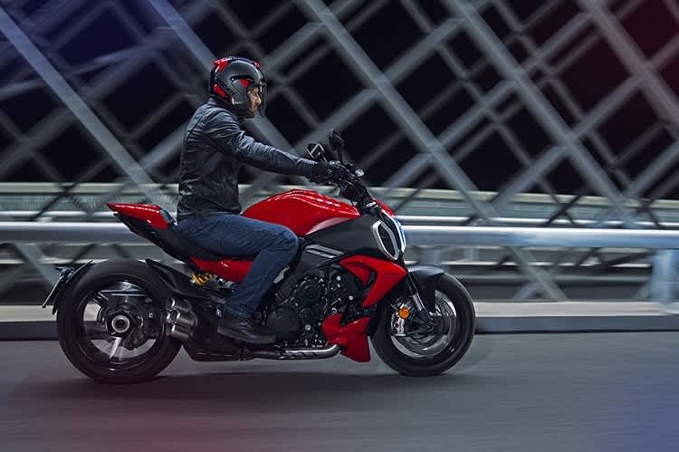 Ducati Diavel V4: Maximale Aufmerksamkeit auf dem Boulevard garantiert