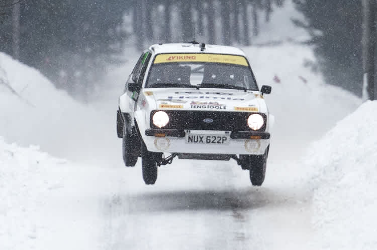 Immer noch eine Show – Ex-Weltmeister Petter Solberg, heute im Ford Escort von 1975