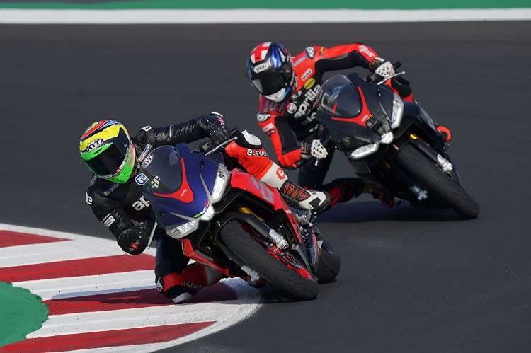 Bradley Smith und Lorenzo Savadori testen in Misano die Aprilia RS 660 