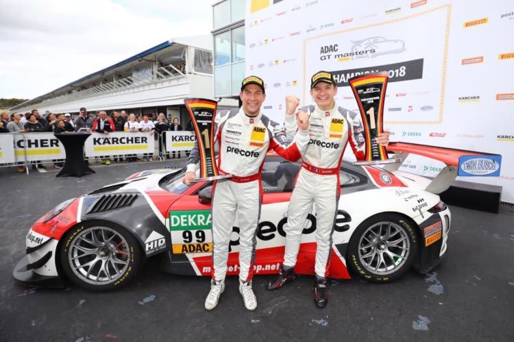 Die neuen Meister im ADAC GT Masters: Robert Renauer (li.) und Mathieu Jaminet