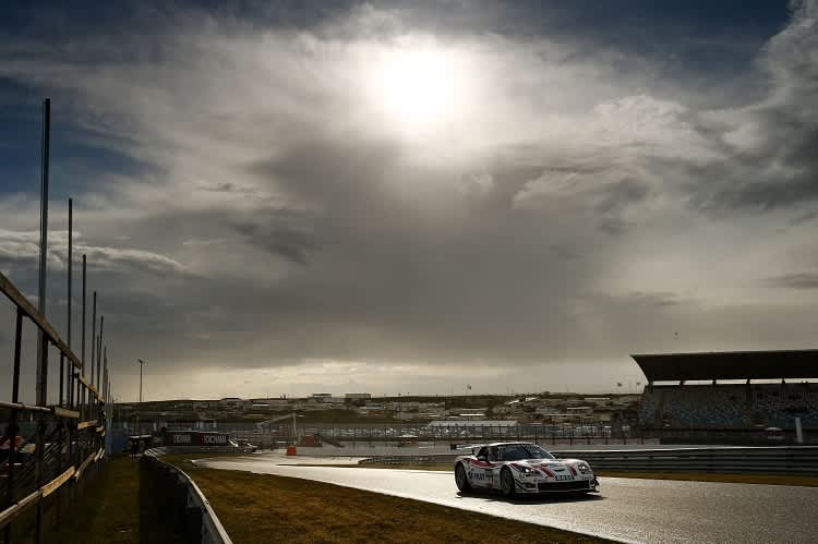 Super GT-Renner, wie die Corvette Z06, vor traumhafter Strand-Kulisse: Beides gibt es dieses Wochenende beim ADAC GT Masters in Zandvoort