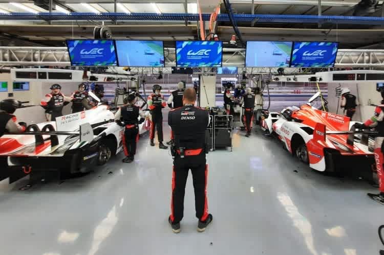 Blick in die Toyota-Box im freien Training von Bahrain