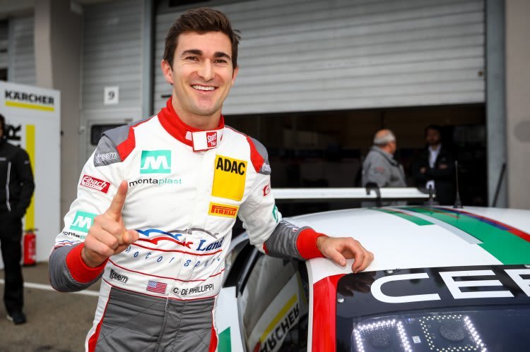 Connor de Phillippi vor dem Audi R8 LMS