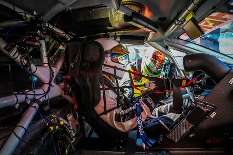 Stefan Bradl im Lambo-Cockpit