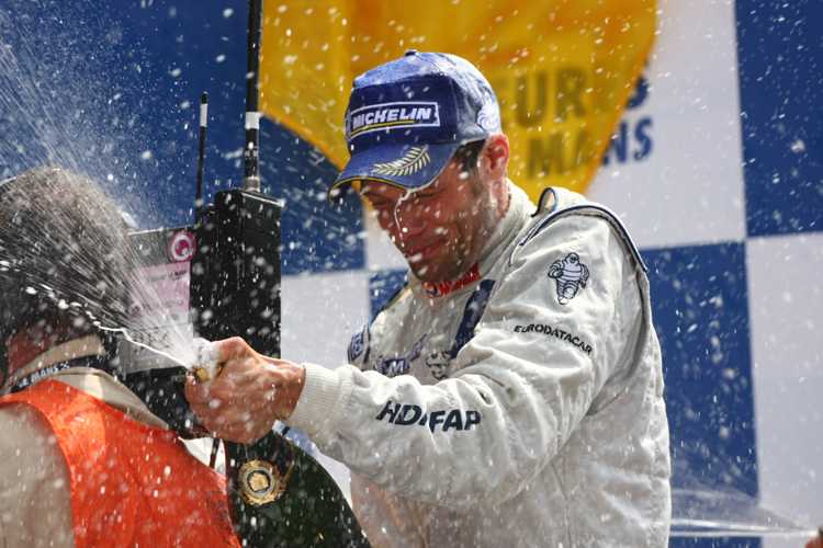 Verdienter Lohn nach 24 fehlerfreien Stunden: Alex Wurz 