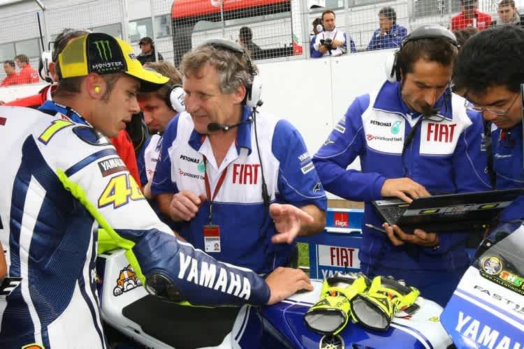 Rossi und Burgess am Startplatz in Donington