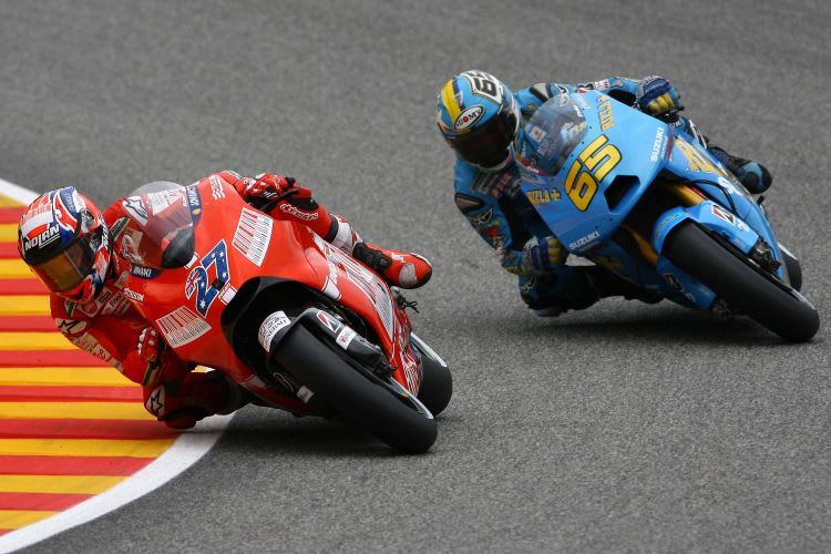 Casey Stoner vor Loris Capirossi