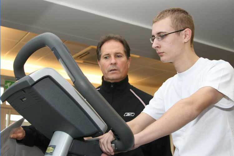 Dean Miller (l) gilt in der Szene als Fitness-Papst