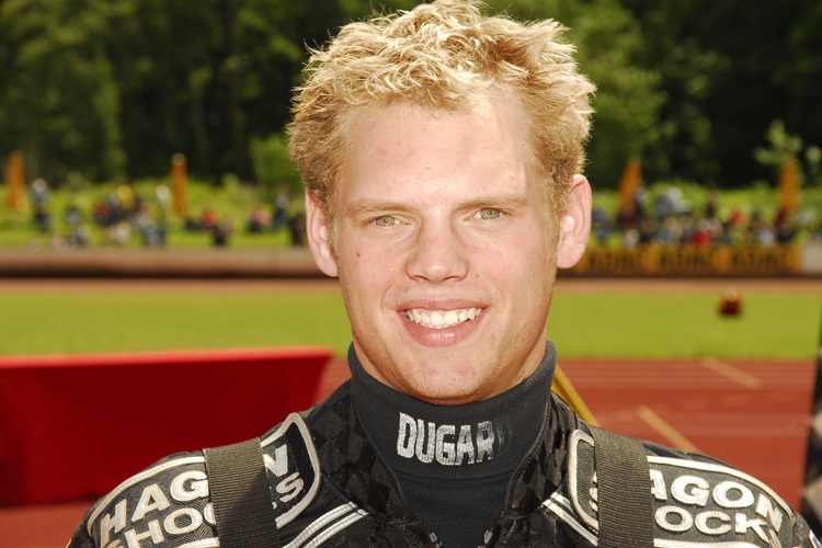 Kennett (li.) gegen Pechvogel Smolinski