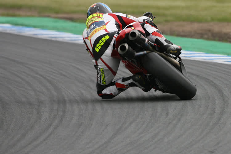 Günther Knobloch auf seiner neuen Ducati