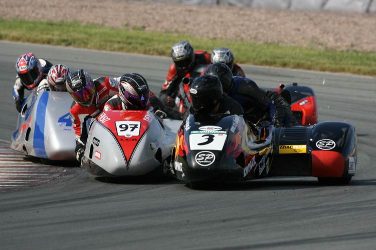 Die Seitenwagen-Piloten treten 2009 mit seriennahen Motoren an