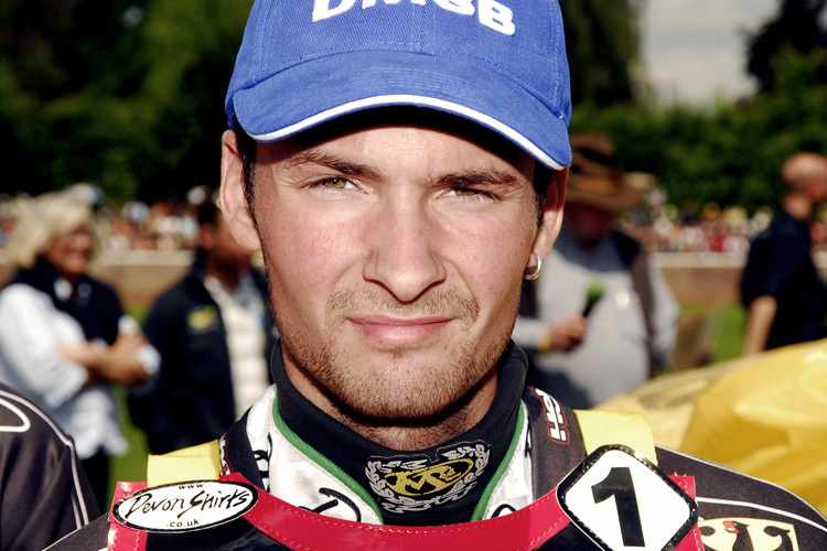 Kevin Wölbert gegen Darcy Ward (rechts)